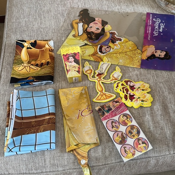 Disney Princess Belle Golden and White Cutout, 2 different backdrops - Picture 2 of 13